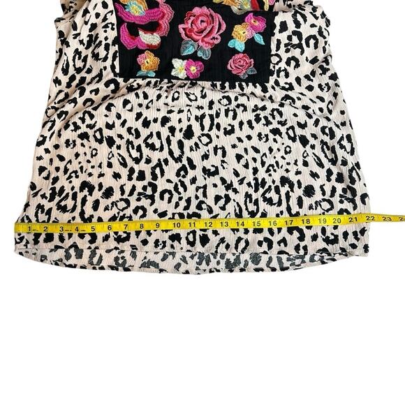 Savanna Jane Leopard Top Womens Size M Floral Embroidered Ruffled Multicolor - Picture 10 of 11